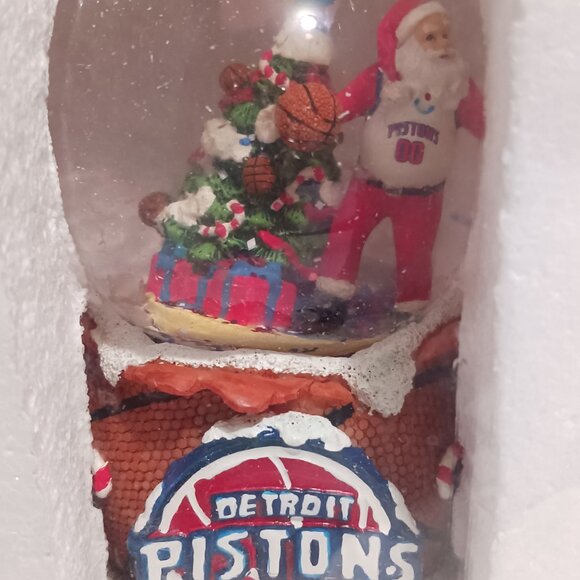 NBA Detroit Pistons Forever Collectibles Santa Water Globe - Picture 4 of 8